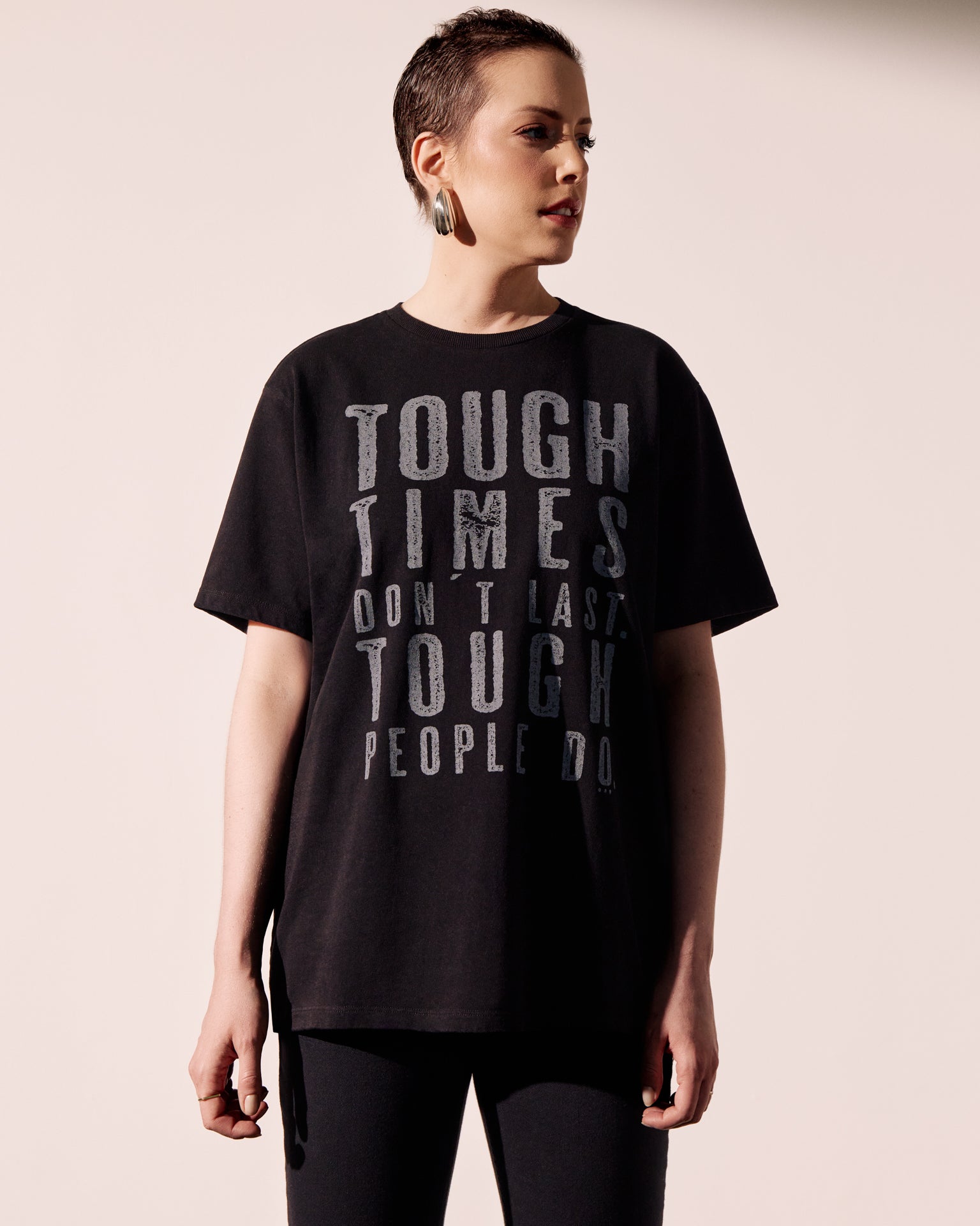 CAMISETA TOUGH TIMES PRETA