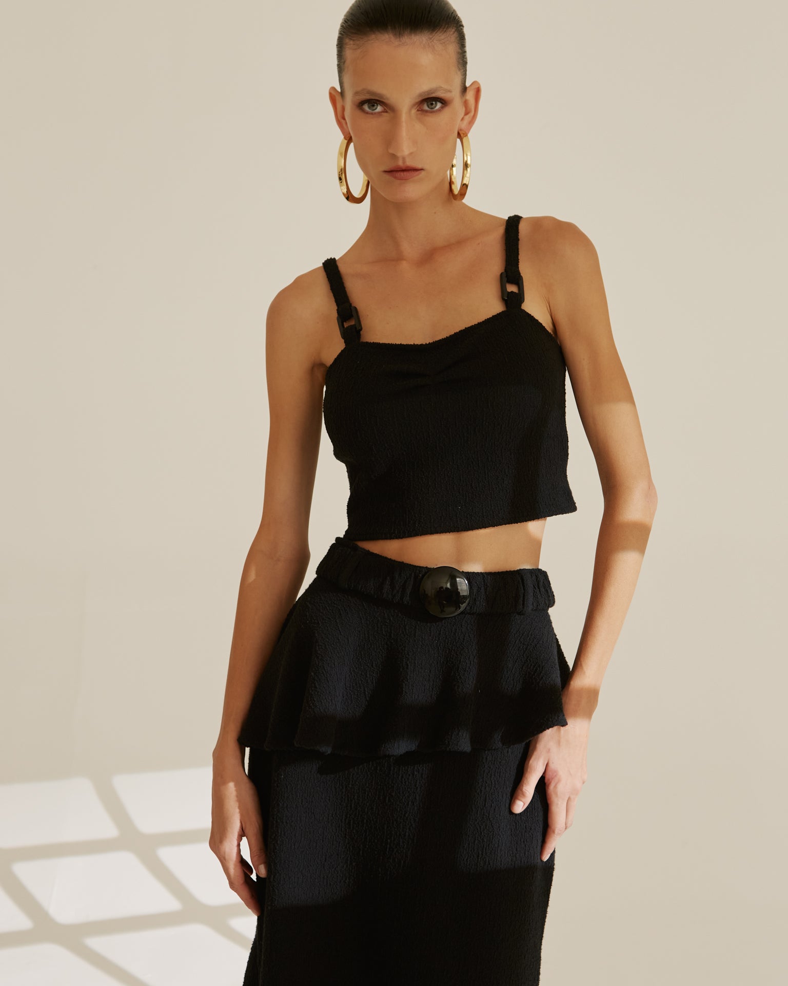 CROPPED ISIS PRETO